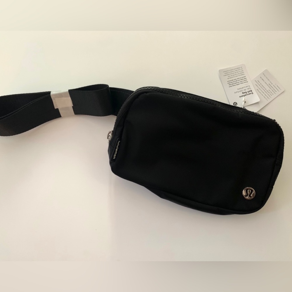 NWT Lululemon Everywhere Belt Bag